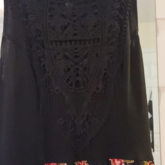 Black floral dress with lace detail on bodice - Picture 4 of 4